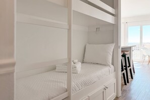 1 soverom, strykejern/-brett, internettilgang og sengetøy