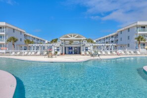 Una piscina techada, una piscina climatizada