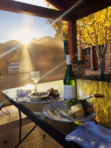 Luxury Home on 3 acres w/ Awesome Views - 10 Miles North of Downtown Dgo - AC