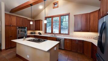 Oven, coffee/tea maker, cookware/dishes/utensils