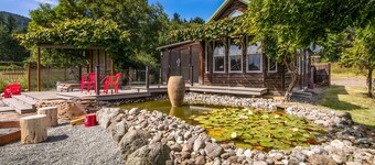 Romantic Honeymoon Cottage con Acqua Vista & Hot Tub. Piccolo Dog Friendly!