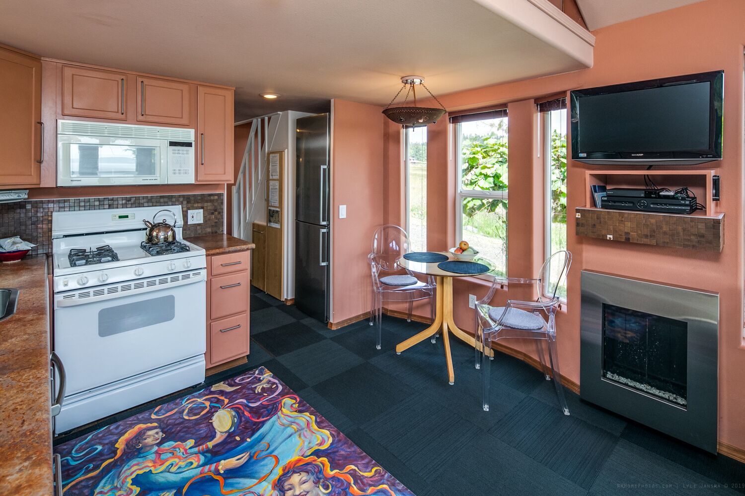 Réfrigérateur, plaque de cuisson, lave-vaisselle, cafetière/bouilloire