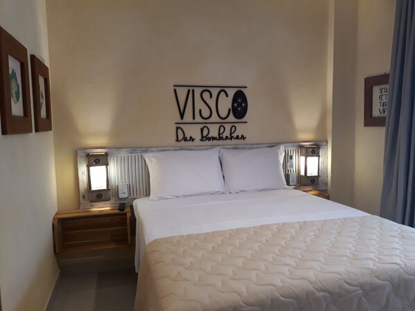 Romantic Suite | Minibar, desk, blackout drapes, iron/ironing board - Vila Artesania (Bombinhas)