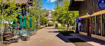 Praktisk ejerlejlighed m / Sun Valley Resort pool og varmt karbad, gå til Sun Valley Lake!