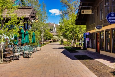 Convenient Studio, Walking Distance to Sun Valley Lake - Shopping, Skiing Nearby