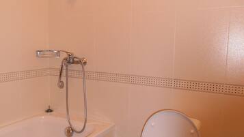 Apartment, 2 Bedrooms | Bathroom | Hair dryer, towels, toilet paper