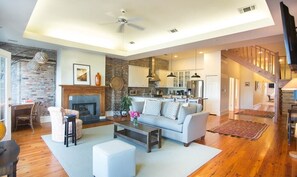 Living area - Amazing Loft with Parking and Deck above River Street by Lucky Savannah (Savannah)