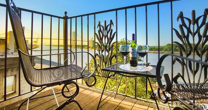 Bleiben Sie bei Lucky Savannah: Amazing Loft mit Parkplatz und Deck oberhalb der River Street