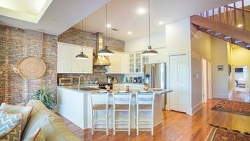 Microwave, dishwasher, coffee/tea maker