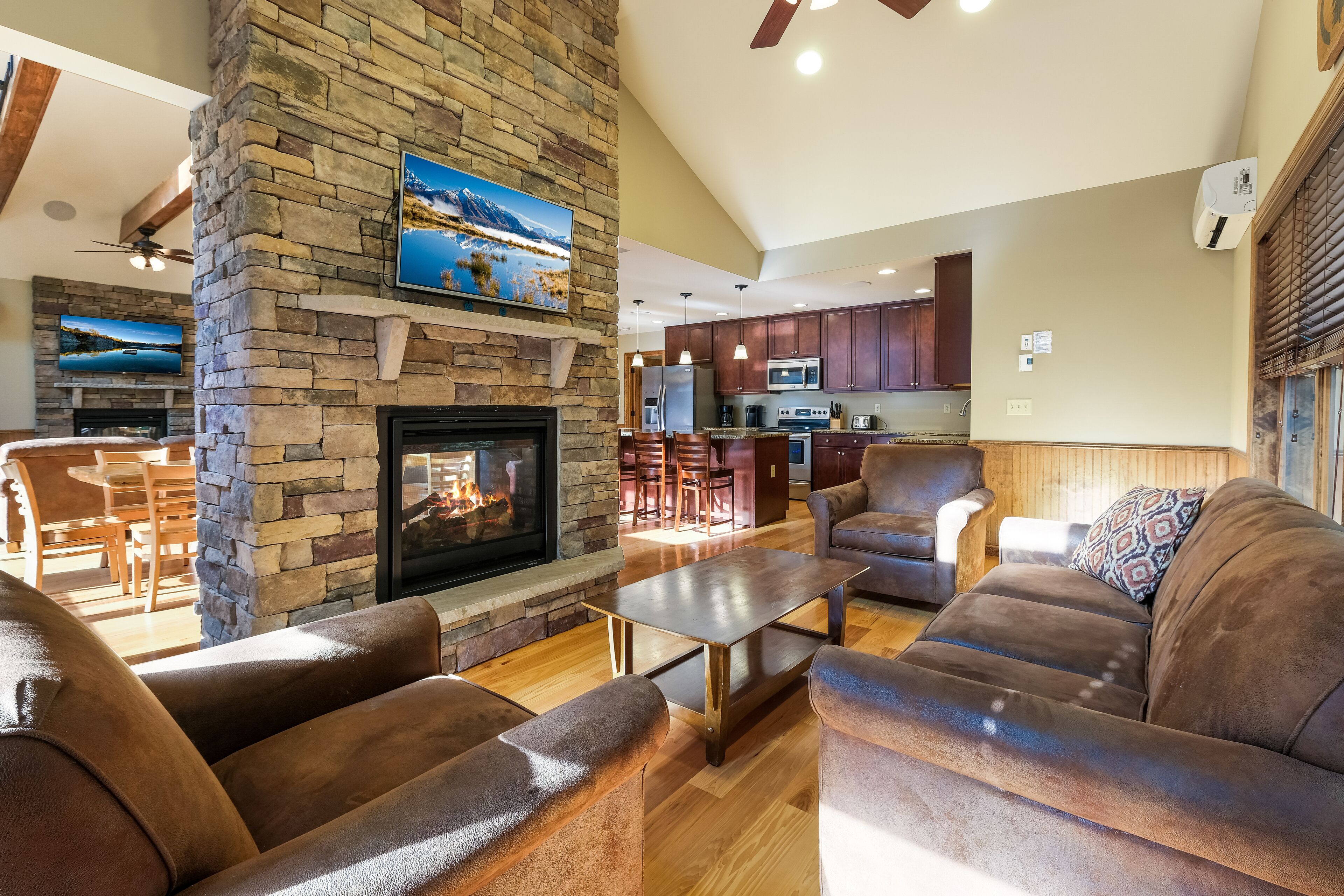 "Aspen" Near Lake/ Beach/ Skiing, Sound System, Grill, Pool Table, Hot Tub, Fire Pit, Gas Fireplaces