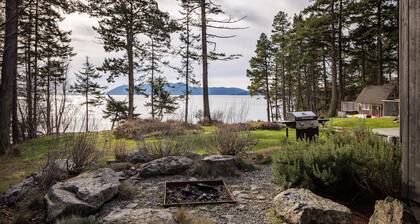 Elegante contemporáneo en Doe Bay Waterfront, Southern Views, Beach!
