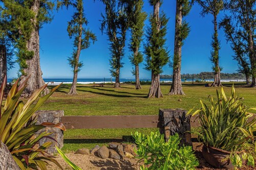 Cottage de luxe en bord de mer sur la baie de Hanalei!