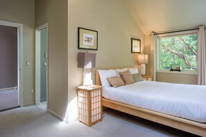 3 bedrooms, desk, iron/ironing board, WiFi