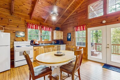 Spacious Mountain Cabin with  Deck, Hot Tub & WiFi - Dogs OK