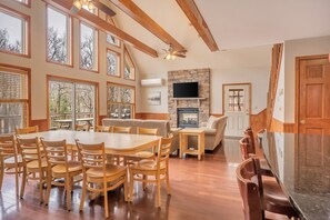 Interior - "Snowcap" Lake/ Beach Access, 7 Bedroom Lodge, Sound System, Gas Fireplaces, Hot Tub, Pool Table (Lake Harmony)
