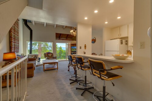Sierra Bella: 3  BR, 2  BA Townhouse in Carnelian Bay, Sleeps 8