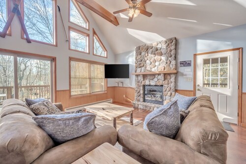 Red Rock by PMR, 6BR, Ski Slope Views, Dog Friendly, EV Charger, Sleeps 20