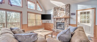 Red Rock by PMR | 6BR | Ski Slope Views | Dog Friendly | EV Charger | Sleeps 20