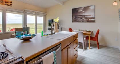 Oceanfront condo near Gearhart Golf Links - walk to beach - No pets