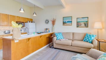 Televisión, chimenea y reproductor de DVD