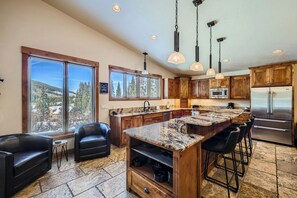 Fridge, microwave, oven, stovetop - Free SkyCard - Spacious Luxury Home, Private Hot Tub, Theater - Casa de Plata (Breckenridge)