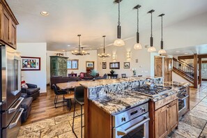 Interior - Free SkyCard - Spacious Luxury Home, Private Hot Tub, Theater - Casa de Plata (Breckenridge)