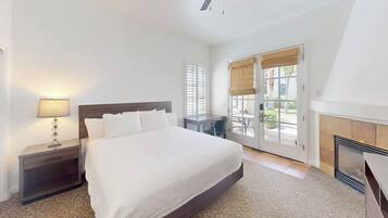 Desk, iron/ironing board, WiFi, bed sheets