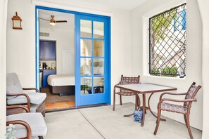 Työpöytä, silitysrauta/-lauta, Wi-Fi, vuodevaatteet