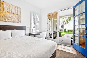 Työpöytä, silitysrauta/-lauta, Wi-Fi, vuodevaatteet