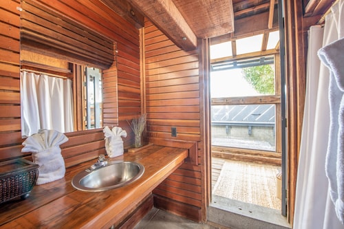 Classic Oceanfront Stinson - The Whale House