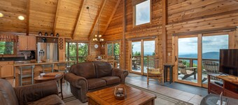 Black Bear Summit | Mountain Views & Hot Tub - 3 BR