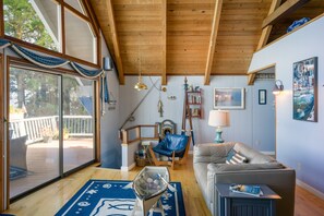 TV, DVD player - San Juan Island, Washington Way Chalet #127 (Friday Harbor)