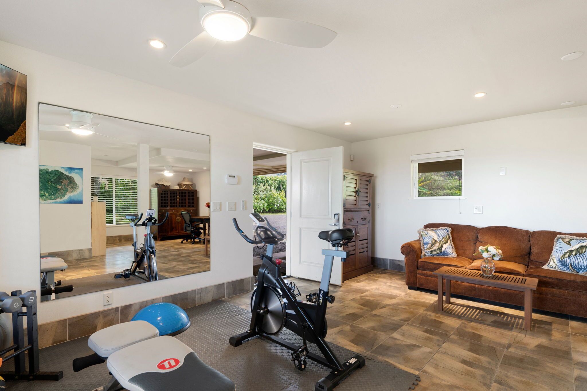 Beachfront Luxury Dream House with A\/C & Gym! - Photo 28