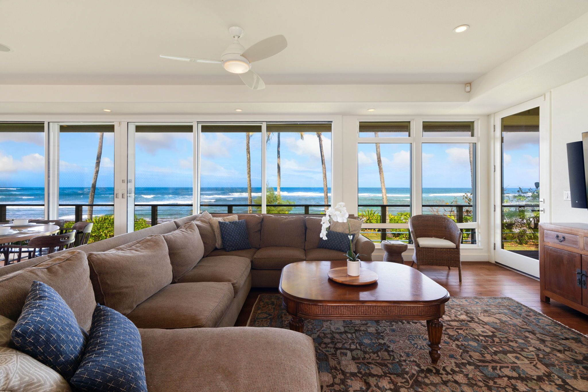 Beachfront Luxury Dream House with A\/C & Gym! - Photo 22