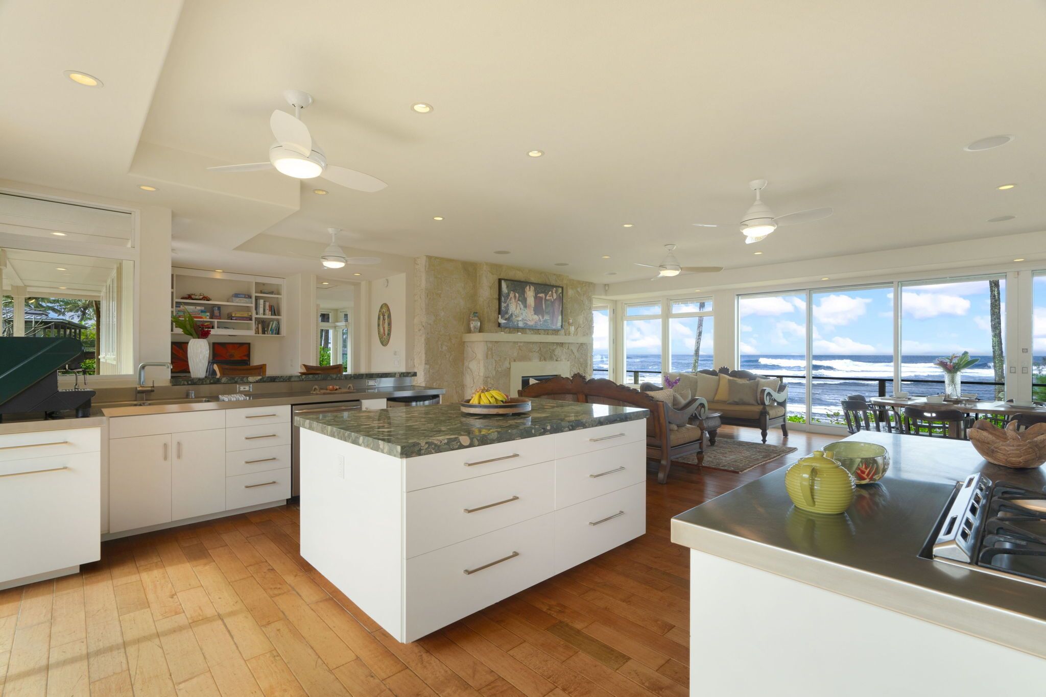 Beachfront Luxury Dream House with A\/C & Gym! - Photo 9