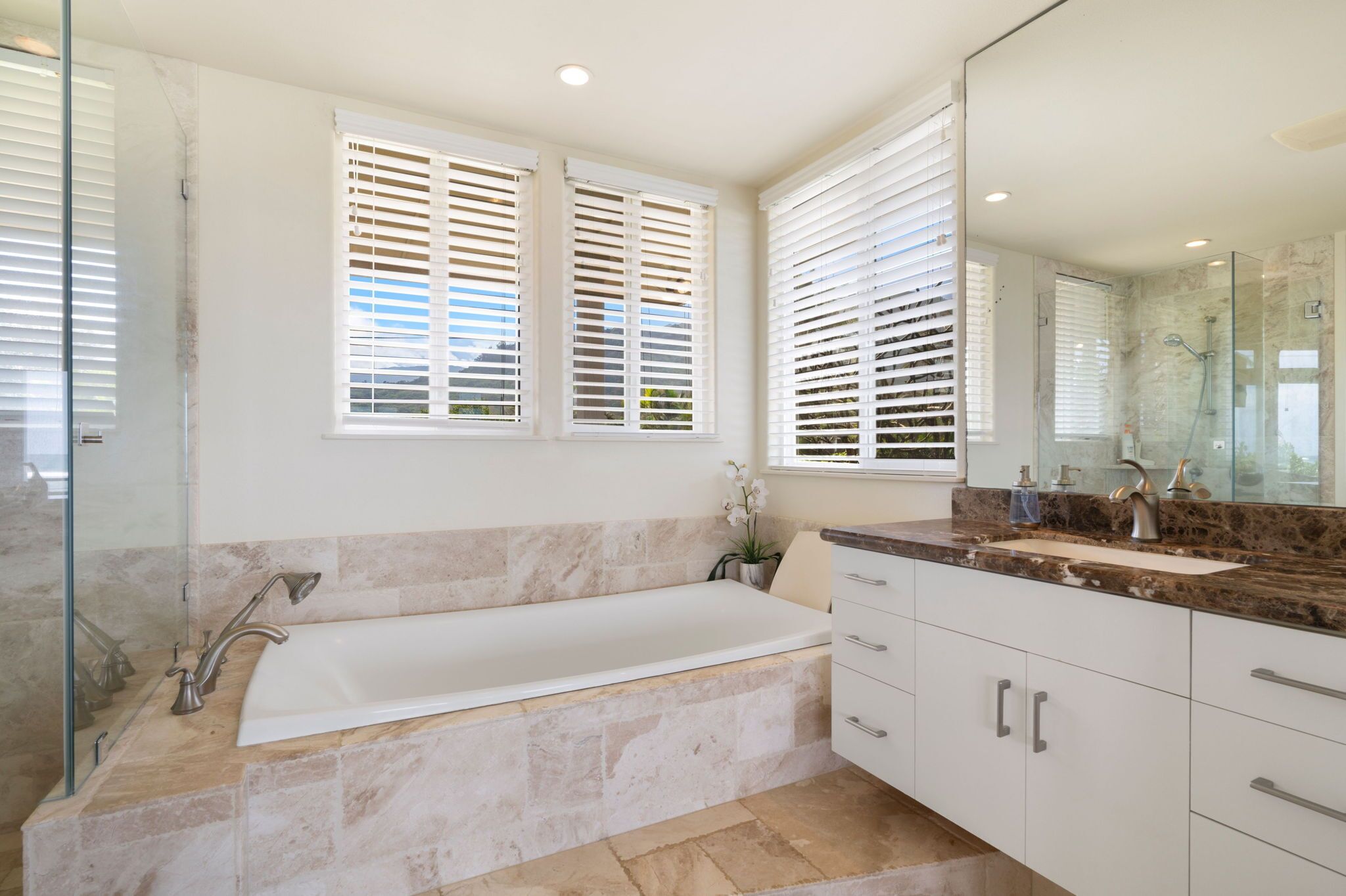 Beachfront Luxury Dream House with A\/C & Gym! - Photo 27