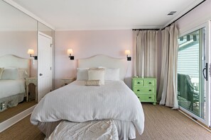 2 makuuhuonetta, silitysrauta/-lauta, ilmainen Wi-Fi, vuodevaatteet