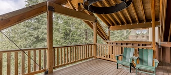 Grande maison pour chiens avec terrasse couverte - prĂšs du ski et du lac Trillium!