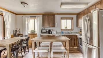 冰箱、微波炉、烤箱、炉灶