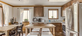 Recently updated in 2024-Large, dog-friendly home with covered deck