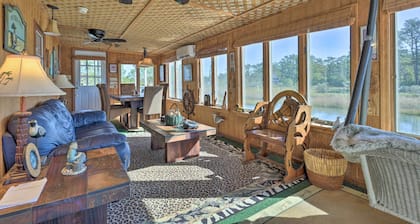 Quaint Chincoteague Island Hideaway w/ 2 Porches!