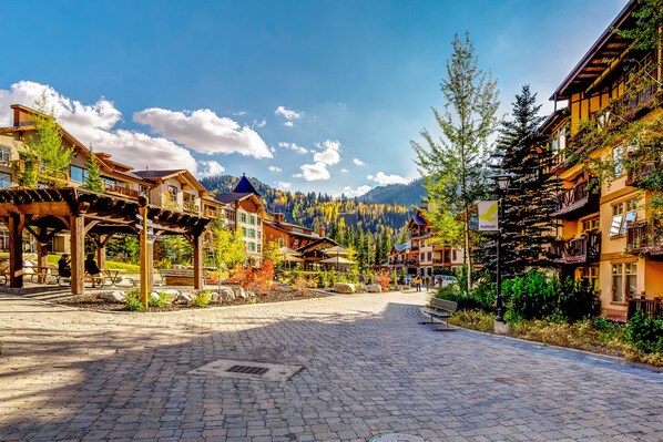 Property grounds - Ski-in/ski-out condo with a deck, ski views & a shared pool and hot tub (Solitude)