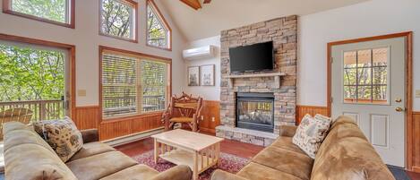 Smart TV, fireplace, stereo