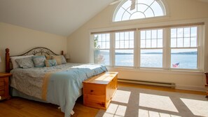 4 habitaciones, tabla de planchar con plancha y acceso a internet 