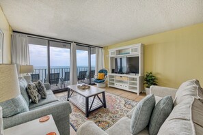 Living area - Royal Garden Resort 1610 Oceanfront in Garden City Beach (Garden City Beach)