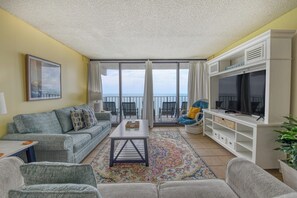 Living area - Royal Garden Resort 1610 Oceanfront in Garden City Beach (Garden City Beach)