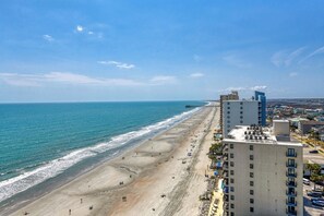 On the beach - Royal Garden Resort 1610 Oceanfront in Garden City Beach (Garden City Beach)