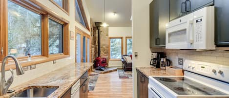 Fridge, microwave, stovetop, dishwasher