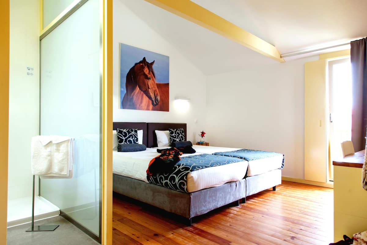 1 habitación, minibar, cortinas blackout y wifi gratis