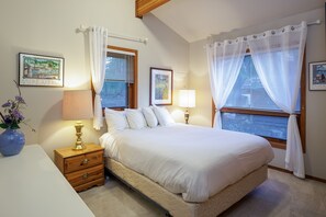 3 chambres, fer et planche à repasser, accès Internet, draps fournis